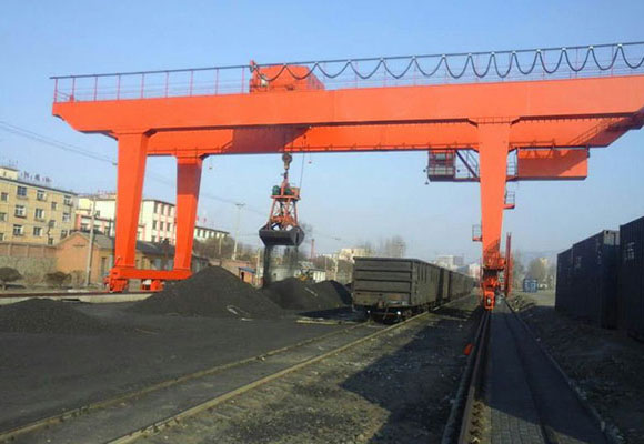 Gantry Crane með grípa fötu
